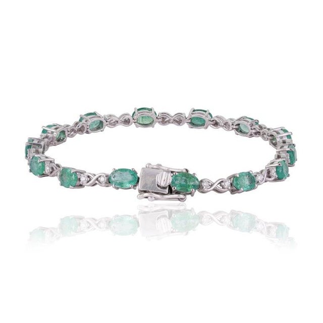 Handcrafted Emerald & Diamond Infinity Link Bracelet in 925 Sterling Silver For Sale - Image 9 of 14