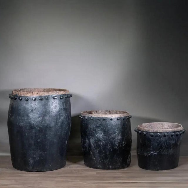 Large Javanese Hand-Carved Drum Pot in Black Teak, 1950s For Sale - Image 6 of 7