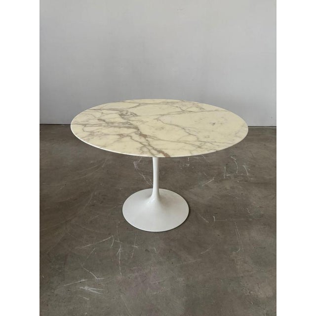 Tulip Table in White Marble and Base by Eero Saarinen for Knoll, 1960s For Sale - Image 3 of 10