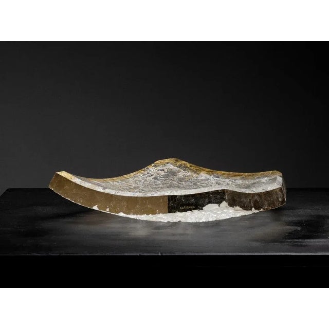 Géode square plate by matthieu gicquel dimensions: d 29 x w 29 x h 3 cm. Materials: optical glass and gold leaf. Weight: 6...