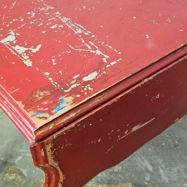American Farmhouse Gateleg Drop Leaf Table in Aged Red Paint, C. 1890–1920 For Sale - Image 13 of 18