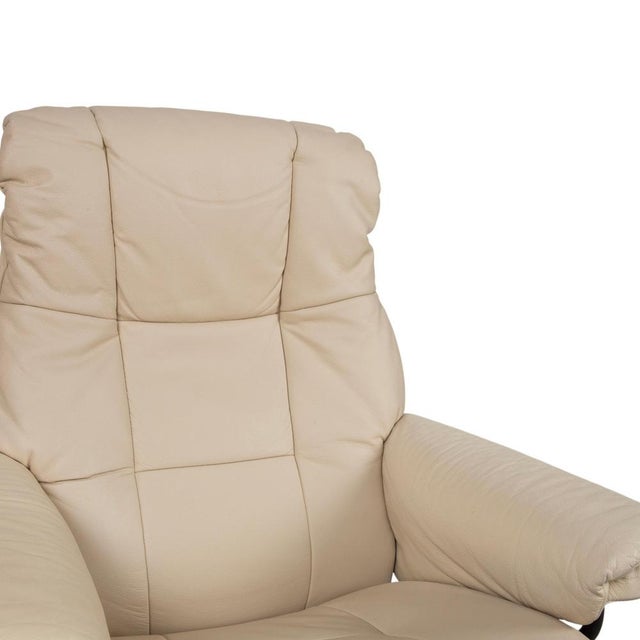 Set of Mayfair Leather Chair with Ottoman from Stressless For Sale - Image 9 of 18