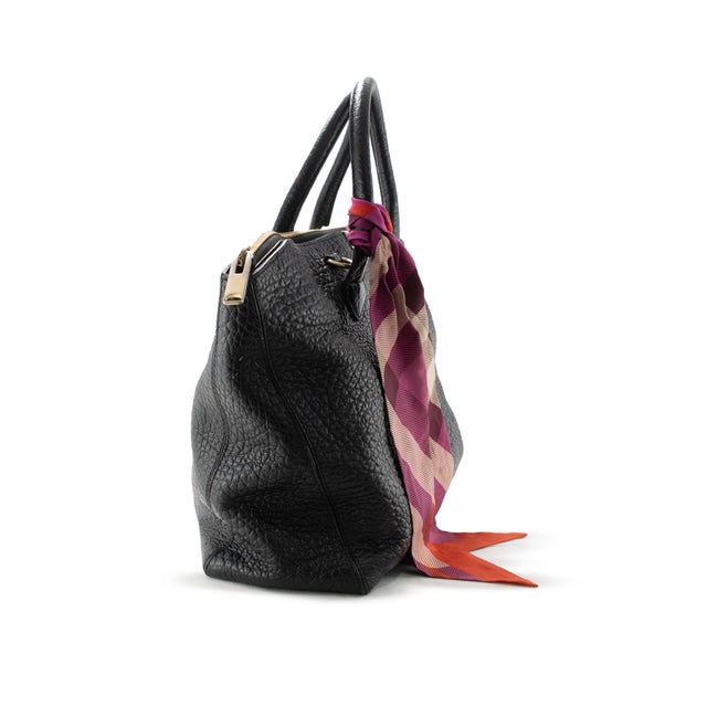 Modern Burberry Dewsbury Medium Black Heritage Grain Leather Tote Bag For Sale - Image 3 of 13
