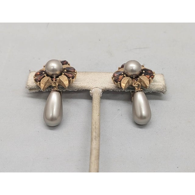 1950s Vintage Signed Crown Trifari Faux-Topaz & Faux-Grey Pearl Drop Clip Earrings-2 Pieces For Sale - Image 5 of 9