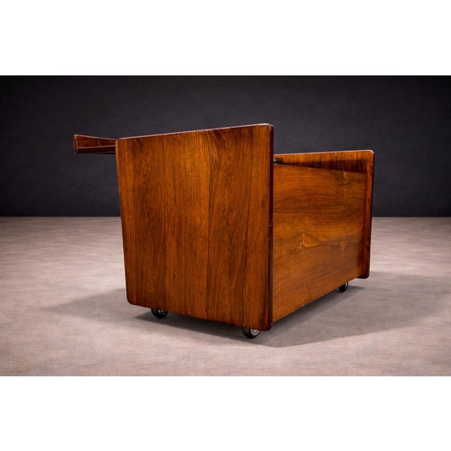 Bar Cart in Rosewood, Sergio Rodrigues, 1960s For Sale In New York - Image 6 of 12