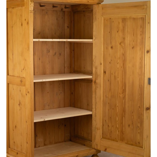 Vintage Brown Wardrobe in Pine, in Flawless conditions. Designed before 1890