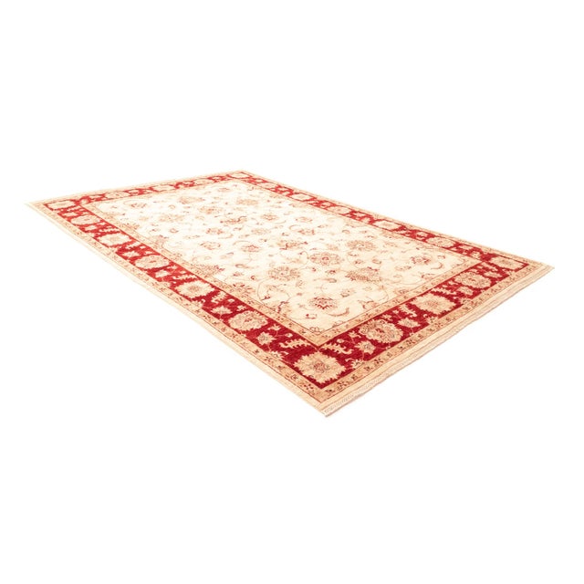 Middle Eastern Rug in Wool For Sale - Image 4 of 9