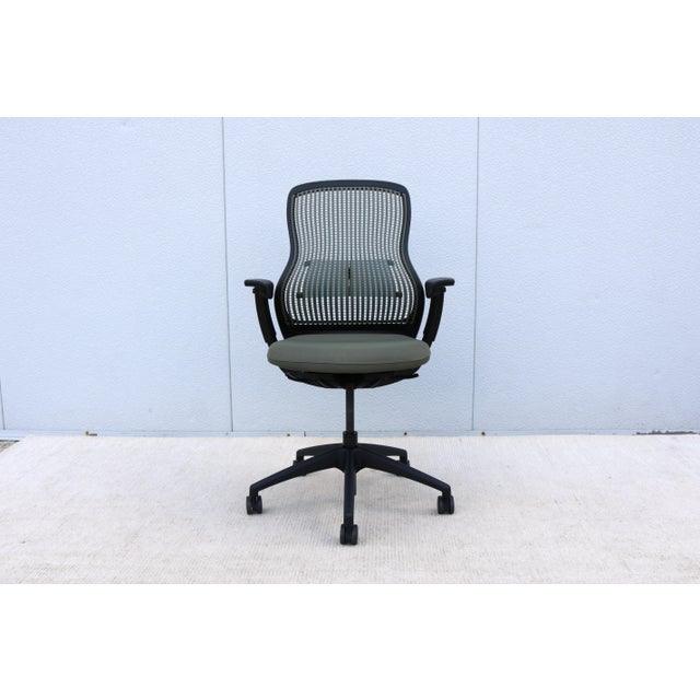2010s Knoll ReGeneration Ergonomic Office Desk Chair Fully Adjustable in Green Fabric For Sale - Image 5 of 18