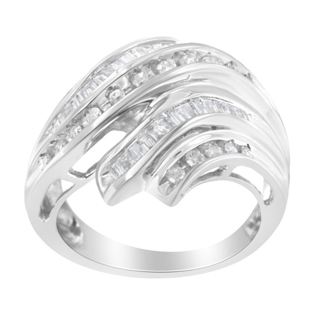 Contemporary 10K White Gold Round and Baguette Cut Diamond Channel Ring (3/4 Cttw, H-I Color, SI2-I1 Clarity) - Size 7 For Sale - Image 3 of 7