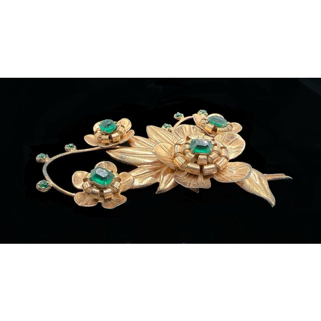 Hollywood Regency 1940s Sterling Silver Gold Vermeil Large Green Rhinestone Brooch Vintage For Sale - Image 3 of 5