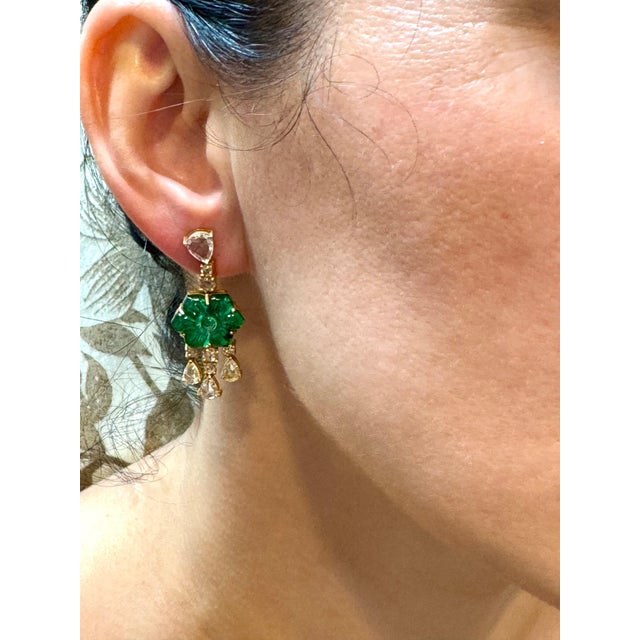 12Ct Carved Emerald & 5 Ct Rose Diamond Dangling Post Earrings 22 Kt Yellow Gold For Sale - Image 14 of 18