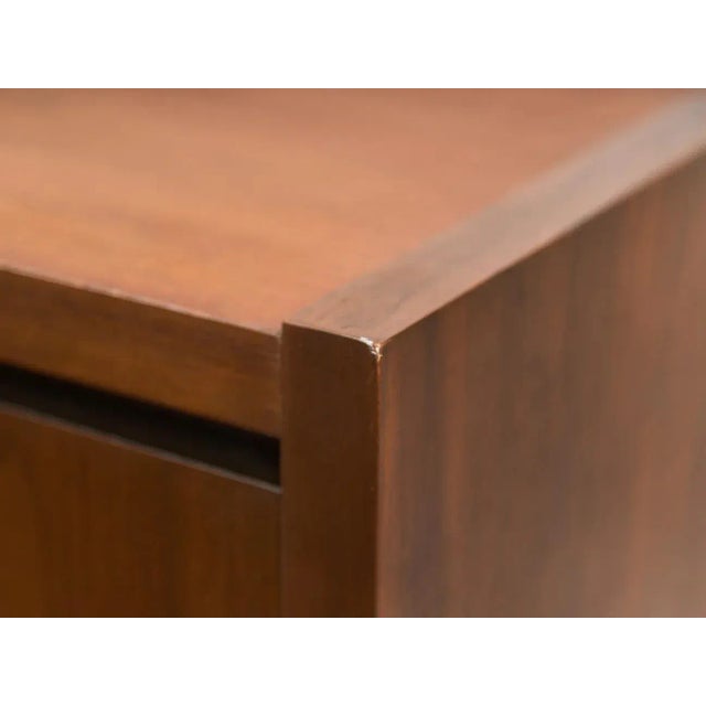 Discover the timeless appeal of the 1970’s Lane Floating Highboy, a perfect blend of vintage design and functionality....