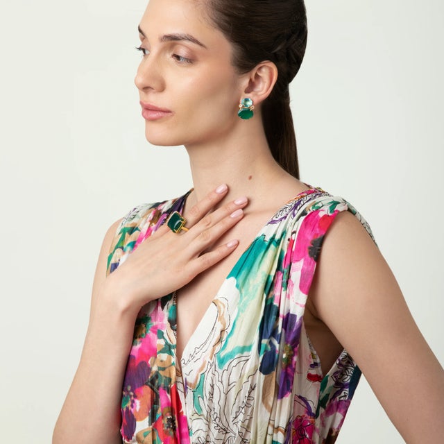 Agnes Cluster Studs exquisitely embody the timeless elegance of vintage aesthetics. These remarkable earrings are adorned...