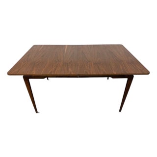 Mid-Century Modern Young Manufacturing Walnut Dining Table For Sale