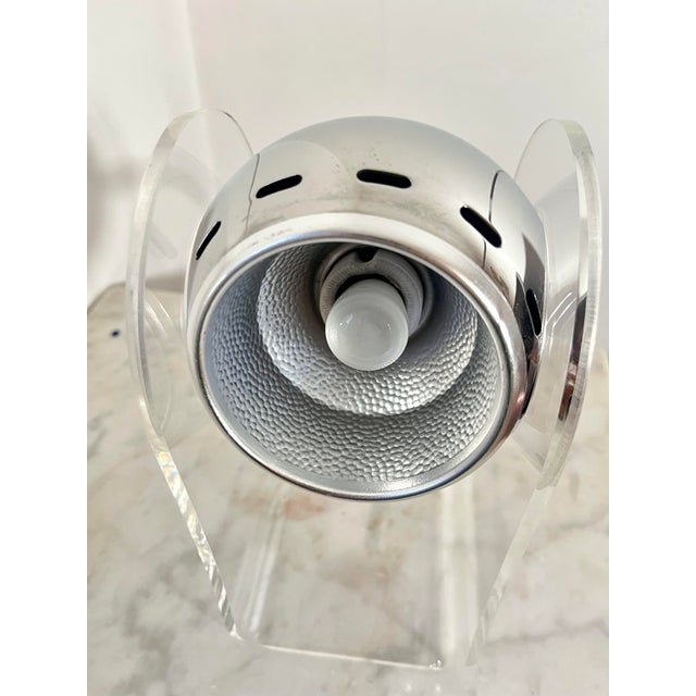 Silver Vintage Space Age Acrylic Table Lamp by Gino Sarfatti for Arteluce, 1970s For Sale - Image 8 of 18