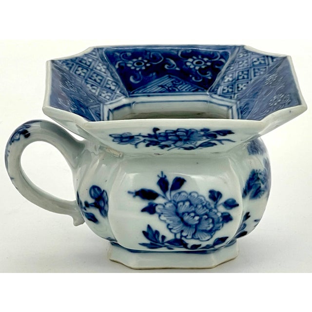 Chinese Blue and White Spittoon, Qing Dynasty, Kangxi Period For Sale In West Palm - Image 6 of 9