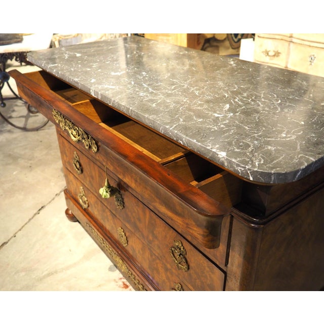 C. 1820 French Restauration Commode in Flame Mahogany by Othon Kolping 1775-1853 For Sale - Image 11 of 18