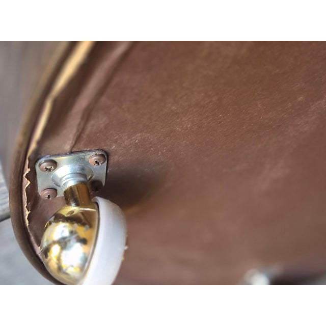 1960s Retro Mid-Century Modern Brown Leatherette Daisy Top Ottoman Foot Stool on Wheels For Sale - Image 6 of 9