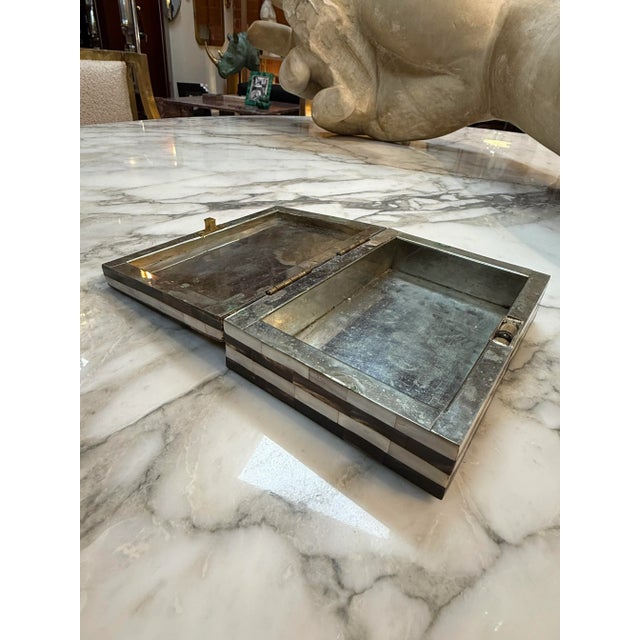 1950s Geometric Mother-of-Pearl and Horn Inlay Decorative Box For Sale In Los Angeles - Image 6 of 7