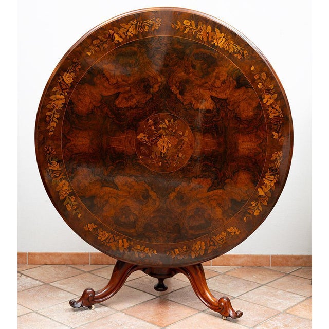 Antique Victorian Sail Table in Walnut Burl with Central Foot, England, Early 19th Century For Sale - Image 3 of 7