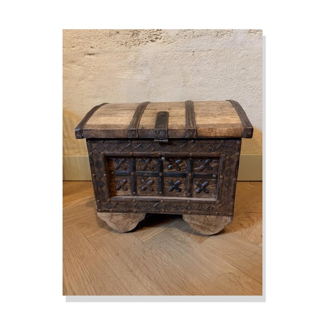 1940s Small Vintage Carved Indian Wooden Chest, 1940s For Sale - Image 5 of 5