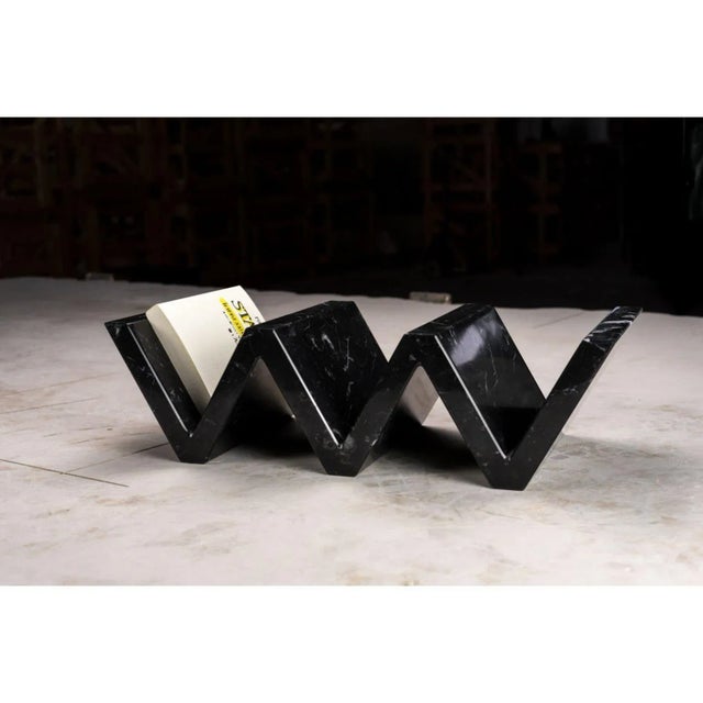 Serpentine marble bookholder - Large by Essenzia Materials: Nero Marquina Dimensions: 73 x 30 x 20 cm Also available:...