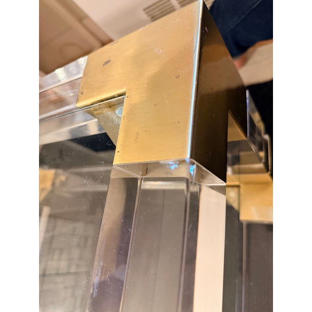 Jonathan Adler Jacques Grand Cocktail Table – Acrylic & Brass For Sale - Image 9 of 12