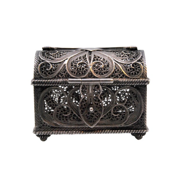 Small Silver Filigree Jewelry Box, in Good conditions. Designed 1920 to 1949