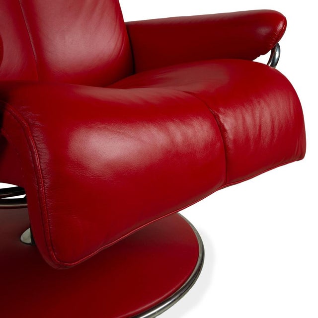 Set of Lounge Chair and Ottoman in Red Leather from Stressless For Sale - Image 5 of 16