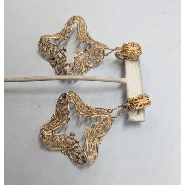 Vintage 1970s Signed Napier Huge Goldtone Pendant Clip Earrings-2 Pieces For Sale In Philadelphia - Image 6 of 7