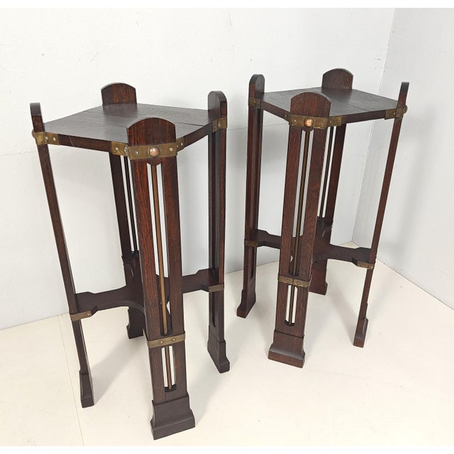 Arts and Crafts Side Tables in Stained Oak and Brass and Copper Accents, 1890s, Set of 2 For Sale - Image 3 of 12