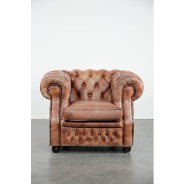 We are offering this beautiful English-style Chesterfield armchair made of cowhide leather with a bold and unique color...