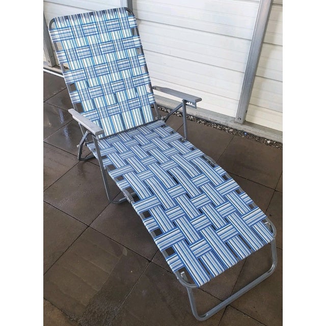 Mid-Century Modern 1990s Vintage Webbed Aluminum Folding Lounge Chair For Sale - Image 3 of 7