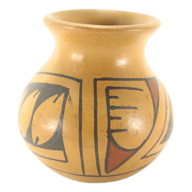 Mid-Century Native Style Mata Ortiz Pottery Diminutive Jar by Manuela Olivas For Sale