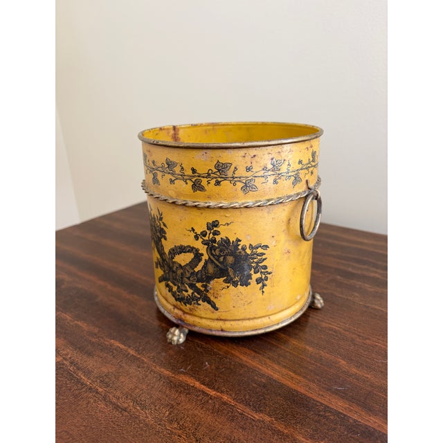 French Provincial Italian Neoclassical Tole Yellow Cachepot Planter Vase With Lion Paw Feet For Sale - Image 3 of 9
