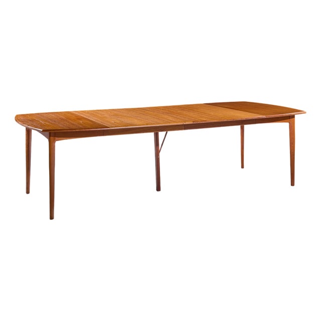 h.w. Klein for Bramin Møbler Danish Teak Expanding Dining Table With 2 Leaves For Sale