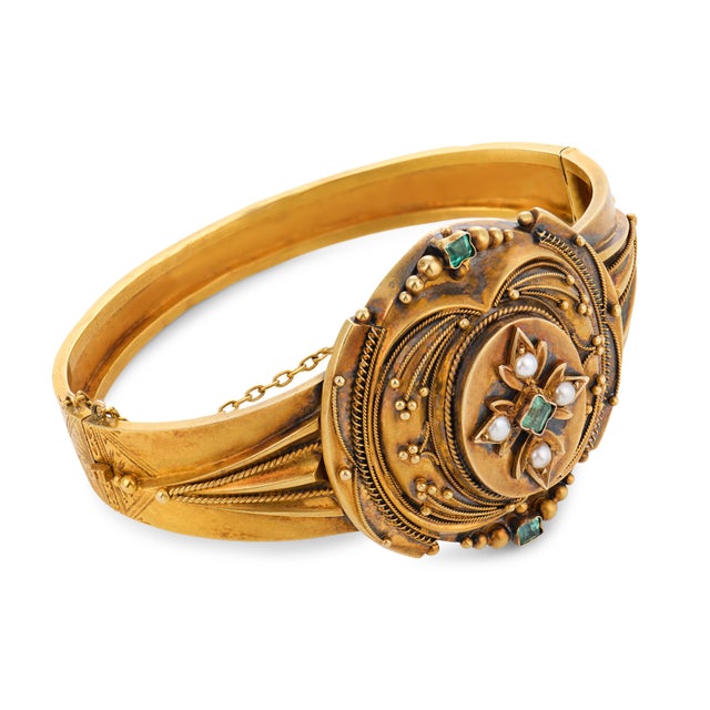 Victorian Early 20th Century Victorian Emerald Pearl 18k Yellow Gold Bangle For Sale - Image 3 of 5