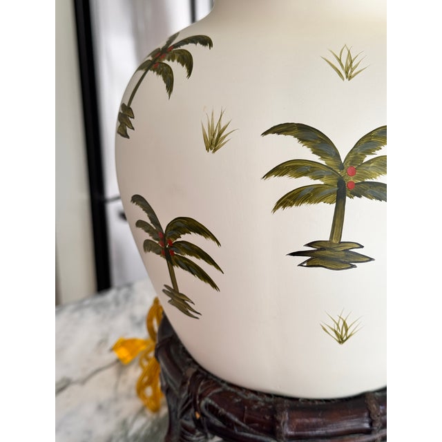 Hollywood Regency Vintage Ginger Jar Palm Tree Motif Table Lamp For Sale - Image 3 of 18
