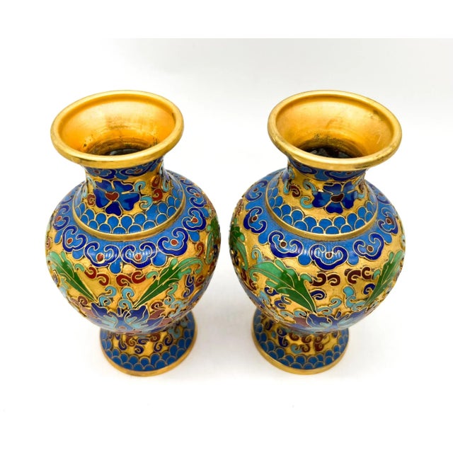 Mid 20th Century Pair of Mid-Century Chinese Cloisonné Vases – Blue, Green & Gold Enamel With Lotus Motif – Chinoiserie / Hollywood Regency For Sale - Image 5 of 10