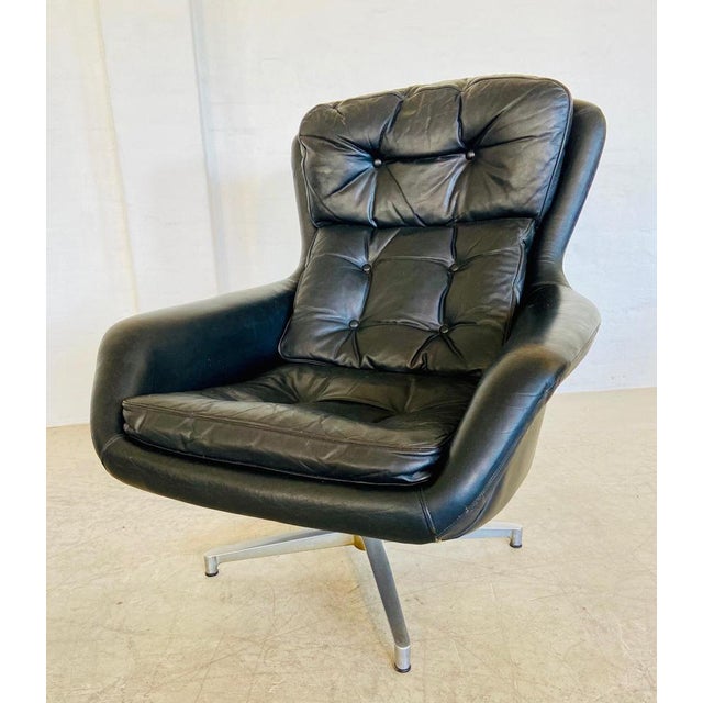 Vintage Danish Mid-Century Black Leather Swivel Chair by Dux, 1970s Crafted in Denmark in the 1970s by Dux for Alf...