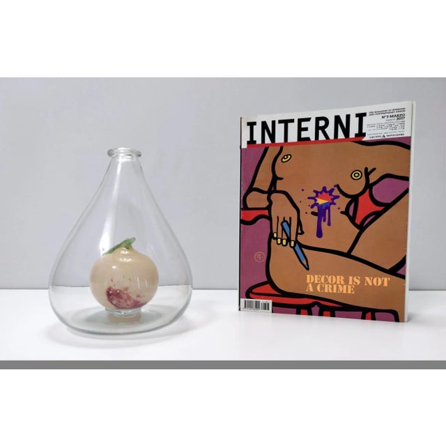 Made in Italy, 1940s. This transparent murano glass vase features a pulegoso glass fruit. It is a vintage piece, therefore...