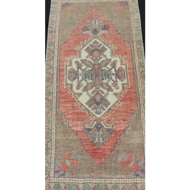Vintage Turkish Oushak Rug with All-Over Sub-Geometric Medallion Design Keivan Woven Arts / rug EN-15910, country of...