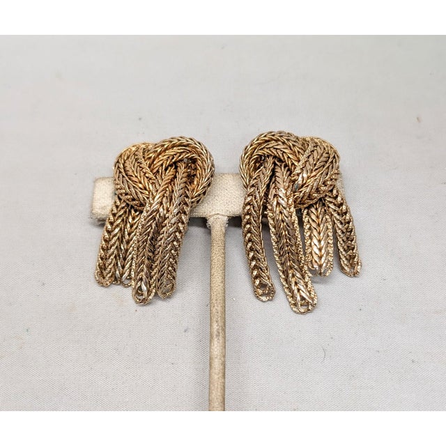 Vintage 1950s Signed Monet Goldtone Knot Fringe Clip Earrings For Sale In Philadelphia - Image 6 of 8