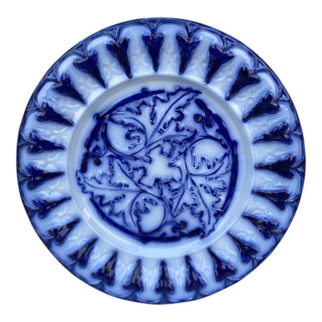 French Blue & White Majolica Acanthus Leaves Plate, Circa 1880 For Sale