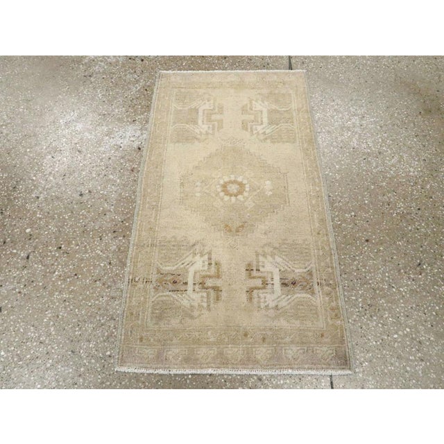 This Early 20th century Turkish Oushak rug, measuring 1' 7" x 2' 11", reflects the understated sophistication and artistic...