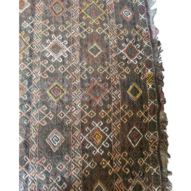 Elevate your interior design with this authentic, pre-1950s Kütahya cecim kilim. Masterfully hand-loomed in the heart of...
