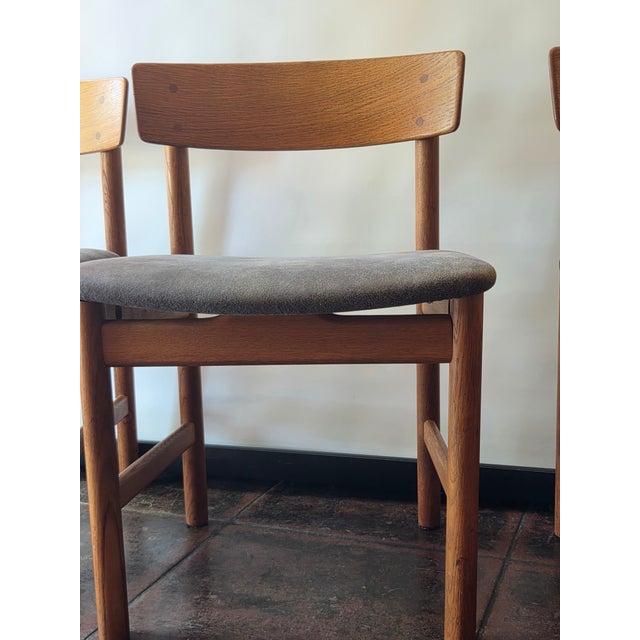 Fredericia Stolefabrik Original Borge Mogensen Oiled Oak Dining Chairs Set of Five Chairs #236 Fredericia Stolefabrik For Sale - Image 4 of 6