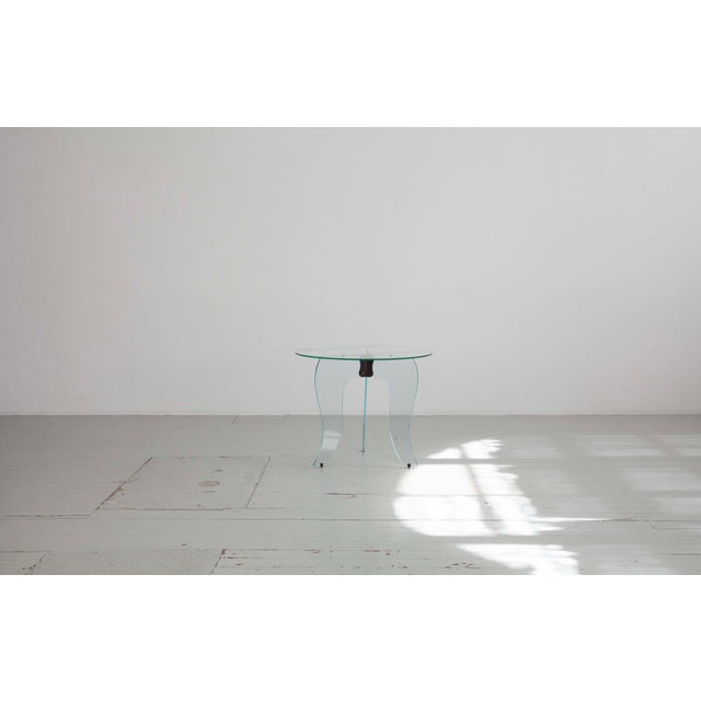 Round crystal glass side table, 1940s An elegant round crystal glass side table from the 1940s, accented by finely...