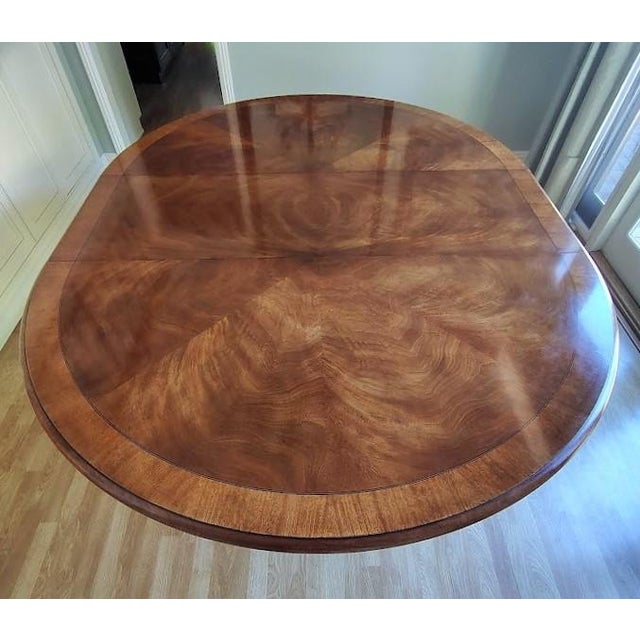 Neoclassical 1990s Large Mahogany Dining Table With Inlaid Bands by Henredon For Sale - Image 3 of 11