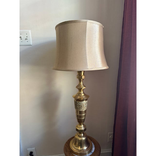 Chinoiserie 1950s Asian Brass Table Lamp James Mont Style Asian Motif Hollywood Regency For Sale - Image 3 of 7